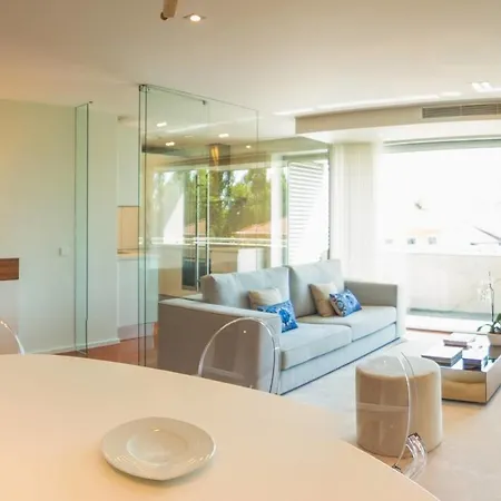 Modern 2 Bedroom Boavista W Garage By Guestready