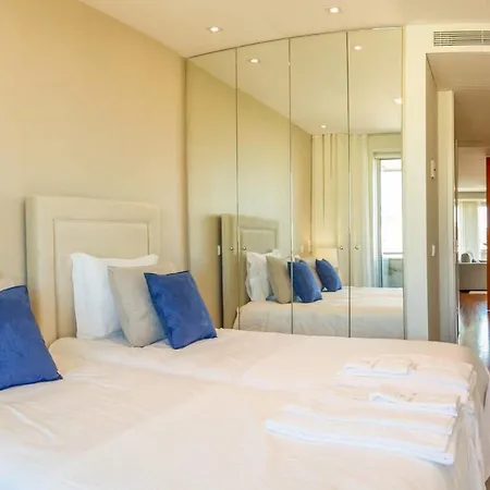 Modern 2 Bedroom Boavista W Garage By Guestready *