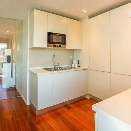 Modern 2 Bedroom Boavista W Garage By Guestready